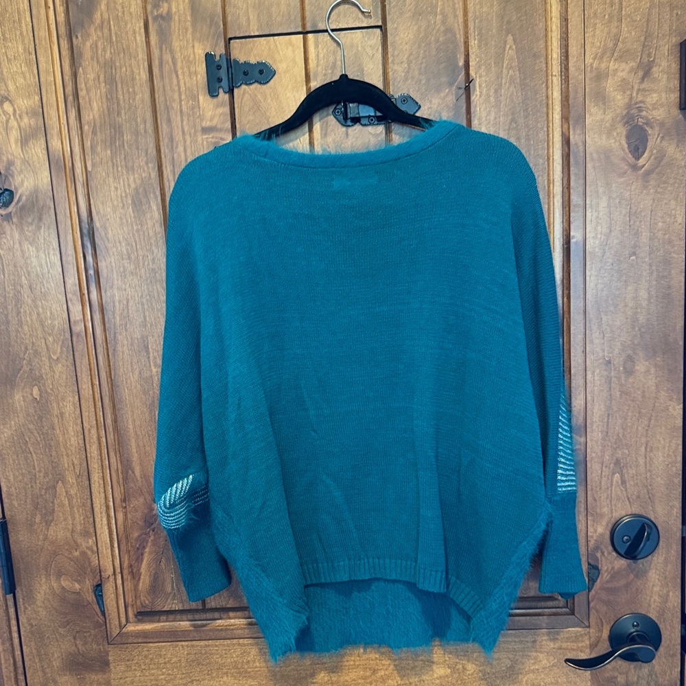 Jennifer Lopez Teal and Cream Crew Neck Sweater - Picture 6 of 9